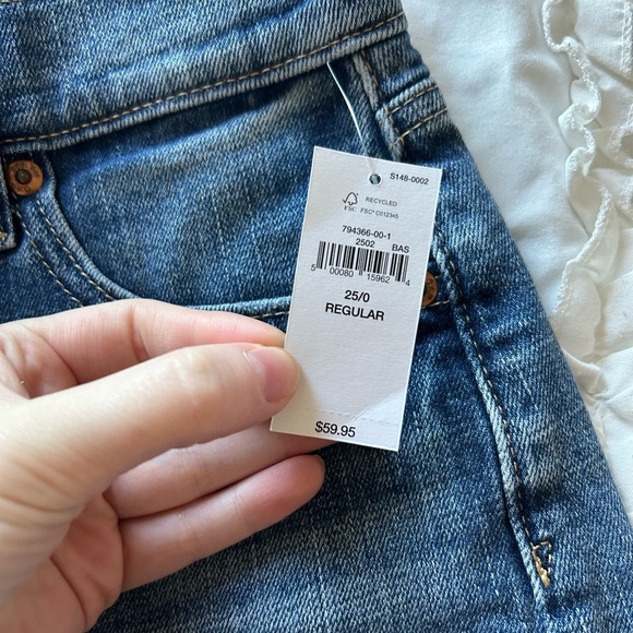 Gap 4” High Rise Shorts Medium Wash - Picture 5 of 5